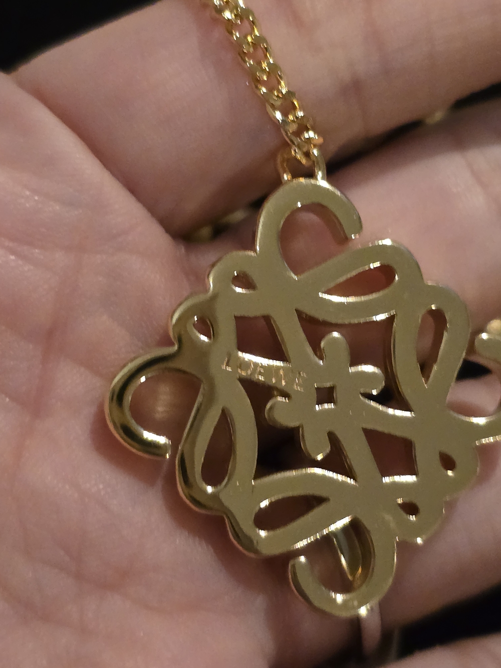 18kgp Loewe Gold-Tone Women's Lariat Necklace with Filigree Pendant - Picture 6 of 8
